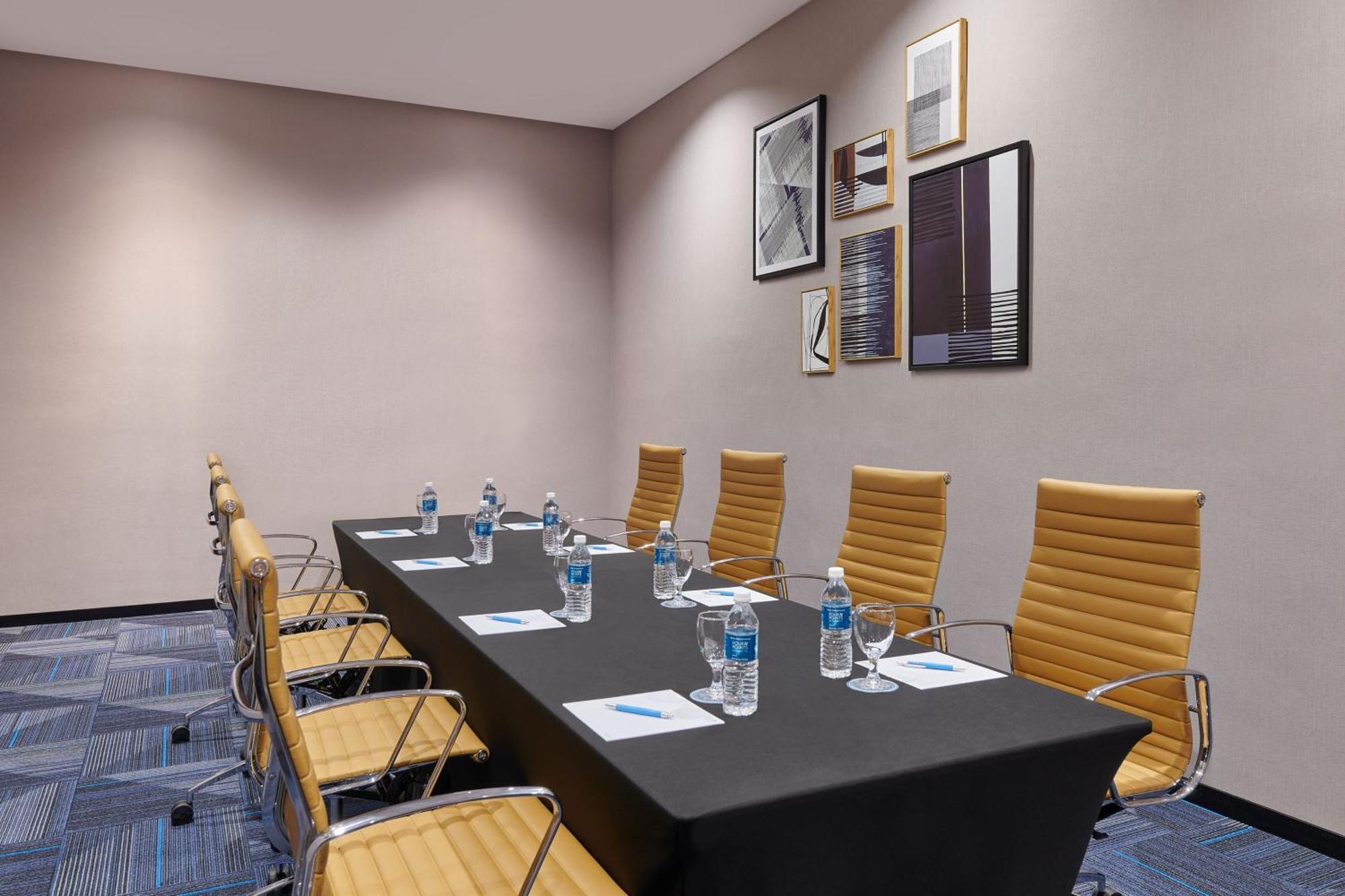 Four Points By Sheraton דסארו מראה חיצוני תמונה